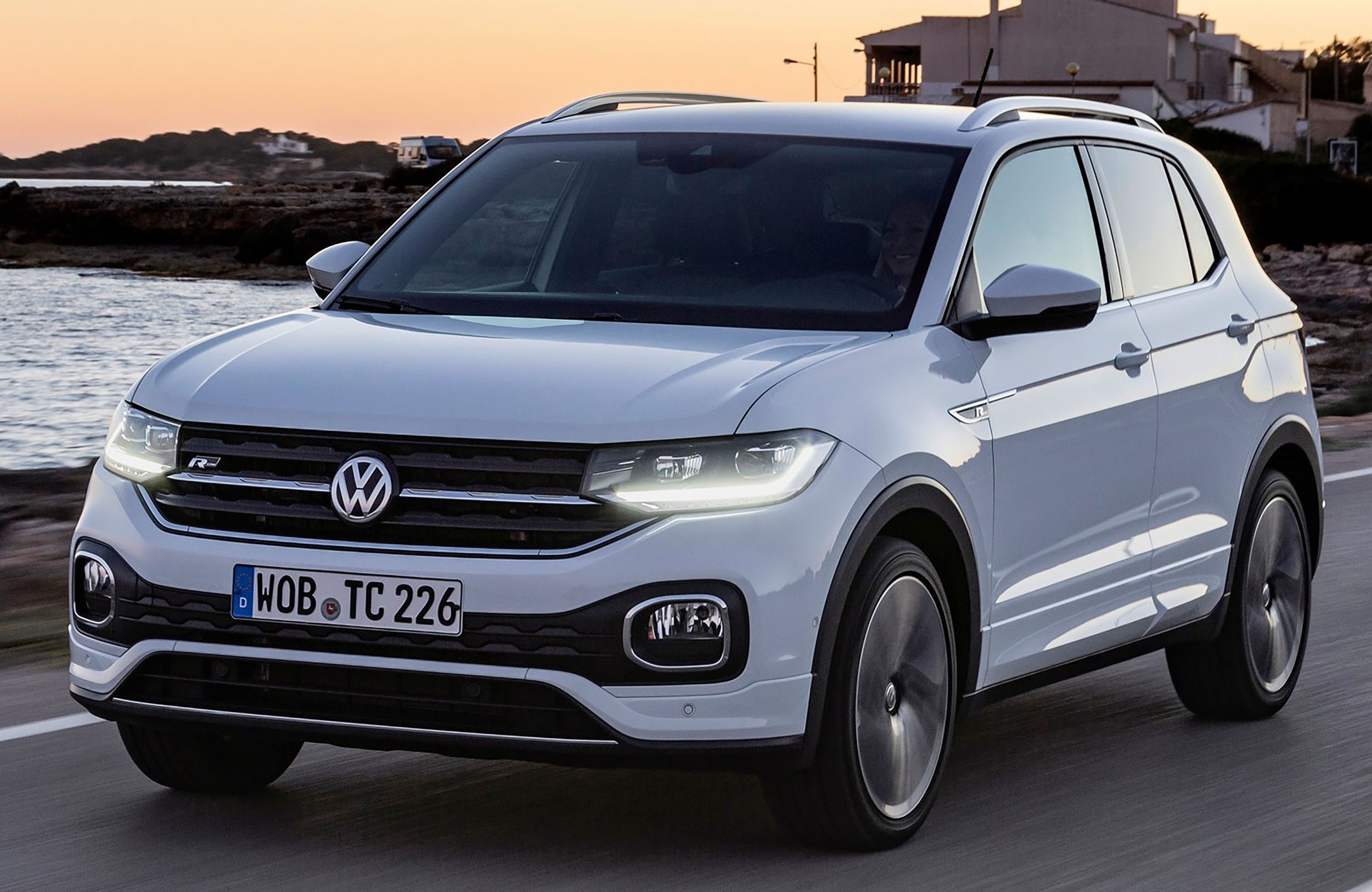 Alfa inchirieri auto Cluj Napoca aeroport Avram Iancu Volkswagen VW T-Cross Front Side Design rent a car airport