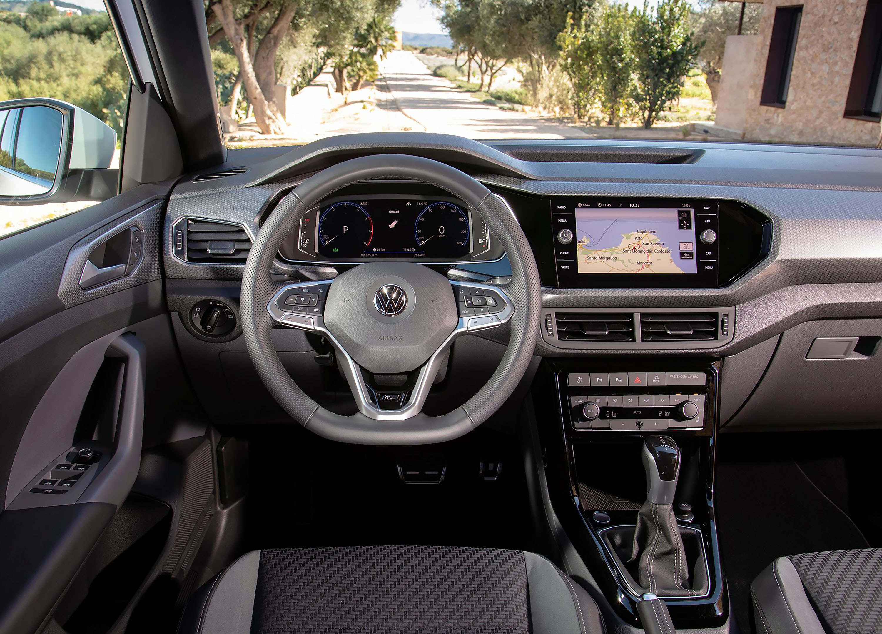 Alfa inchirieri auto Cluj Volkswagen VW T-Cross Interior Dashboard Infotainment Design rent a car