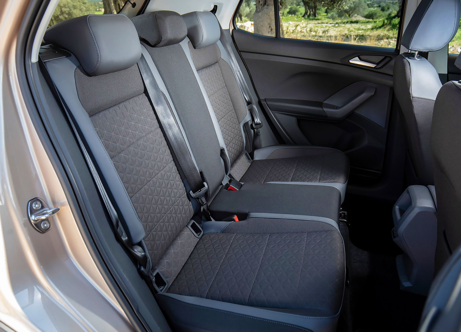 Alfa rent a car Cluj Volkswagen VW T-Cross Interior Rear Seats Space Design inchirieri auto