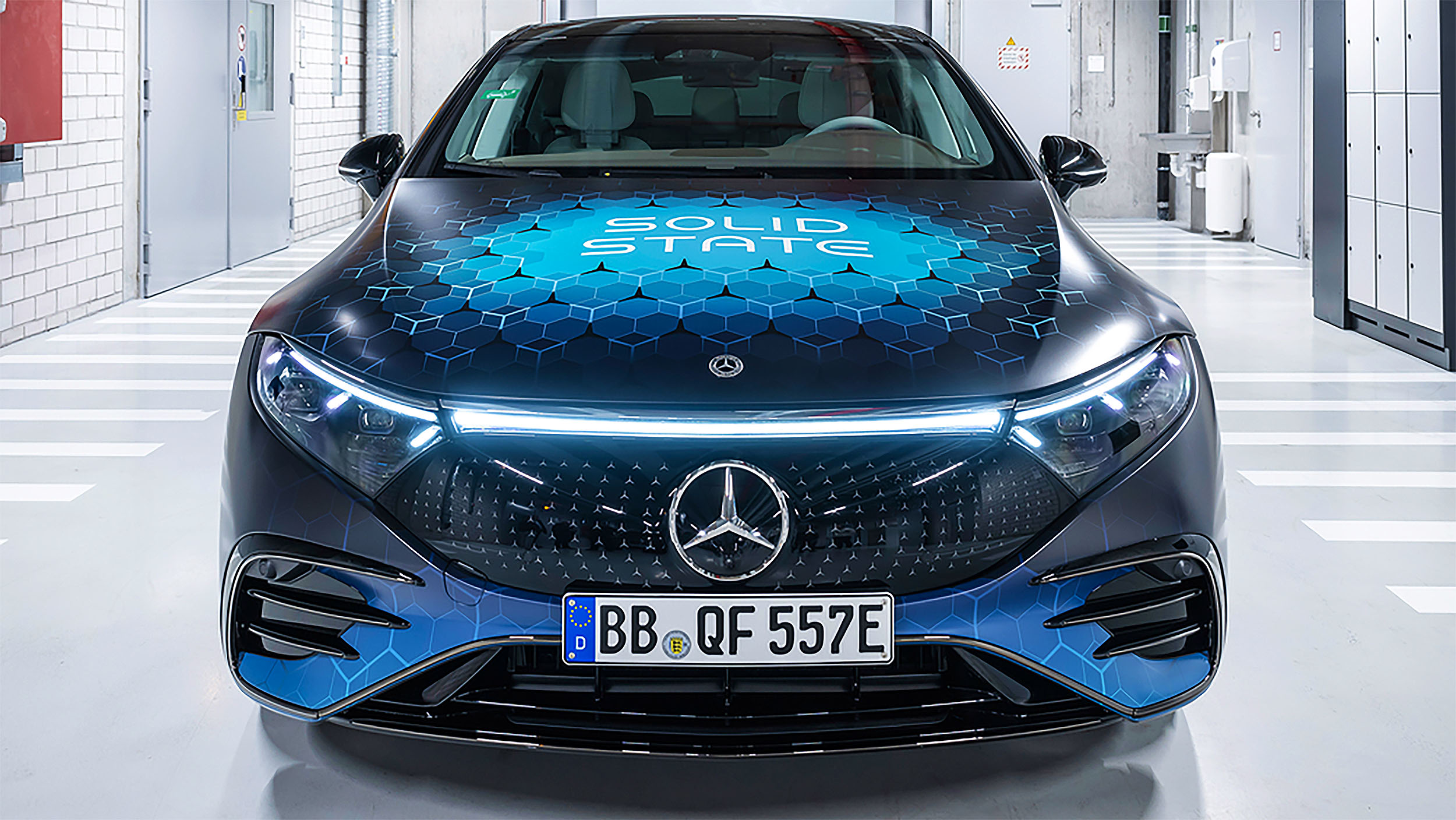 Alfa inchirieri auto Cluj Napoca aeroport Avram Iancu Mercedes Benz EQS Solid State Battery rent a car airport