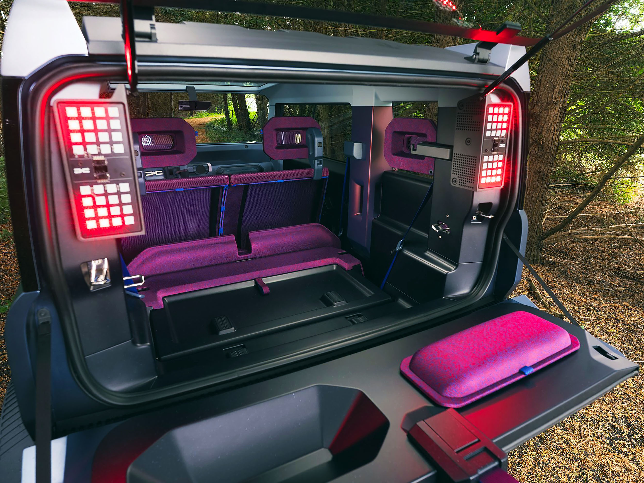 Dacia Hipster Concept 2025 Trunk Boot Space Volume Design