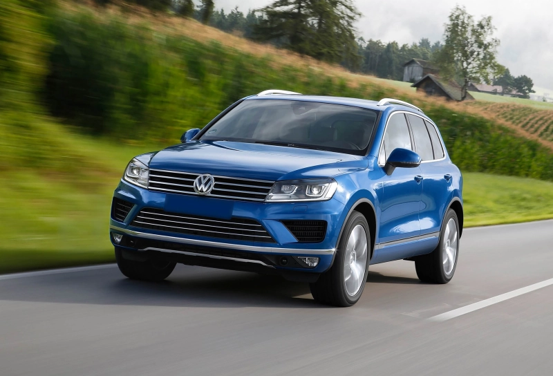 Confort și putere la drum: închiriază un VW Touareg la Cluj