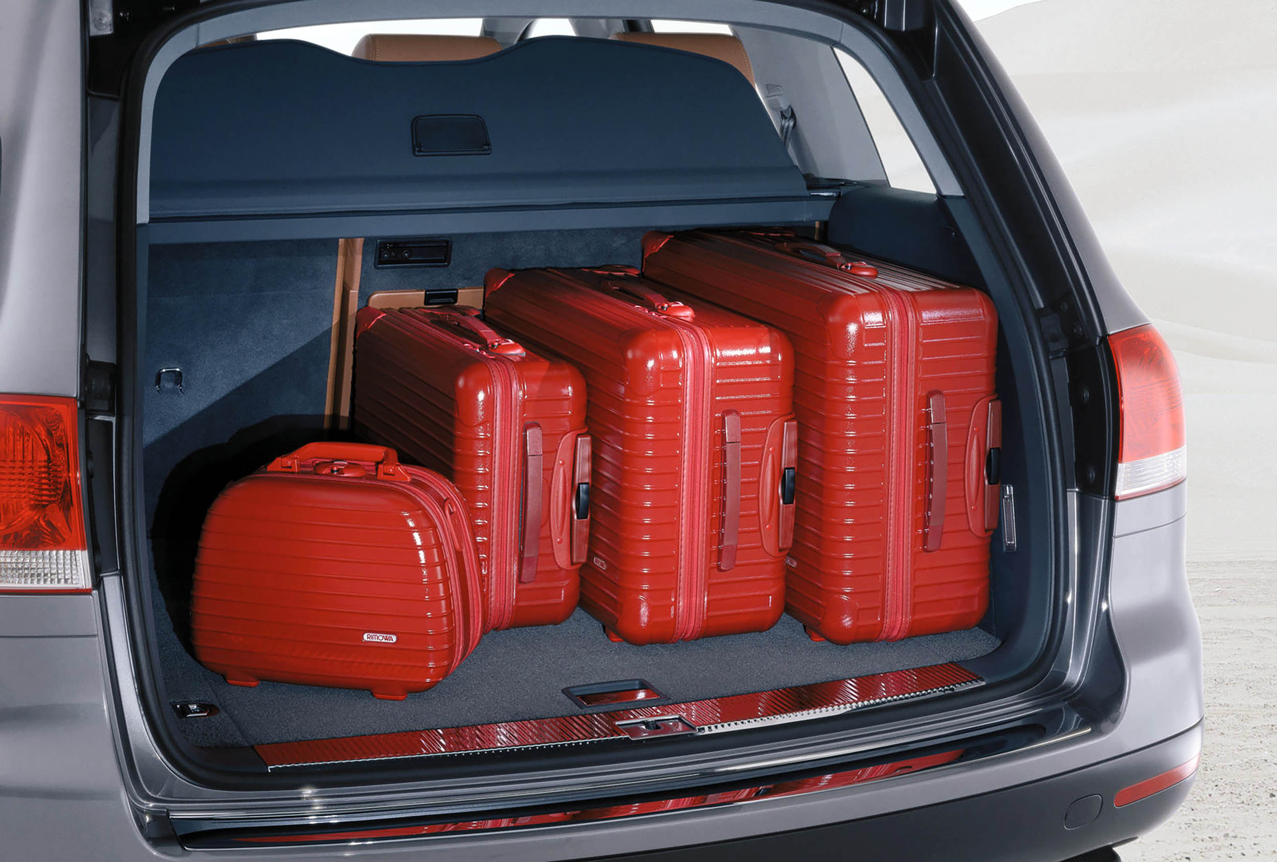 Alfa inchirieri auto Cluj Volkswagen VW Touareg 2017 Boot Trunk Volume Capacity Design