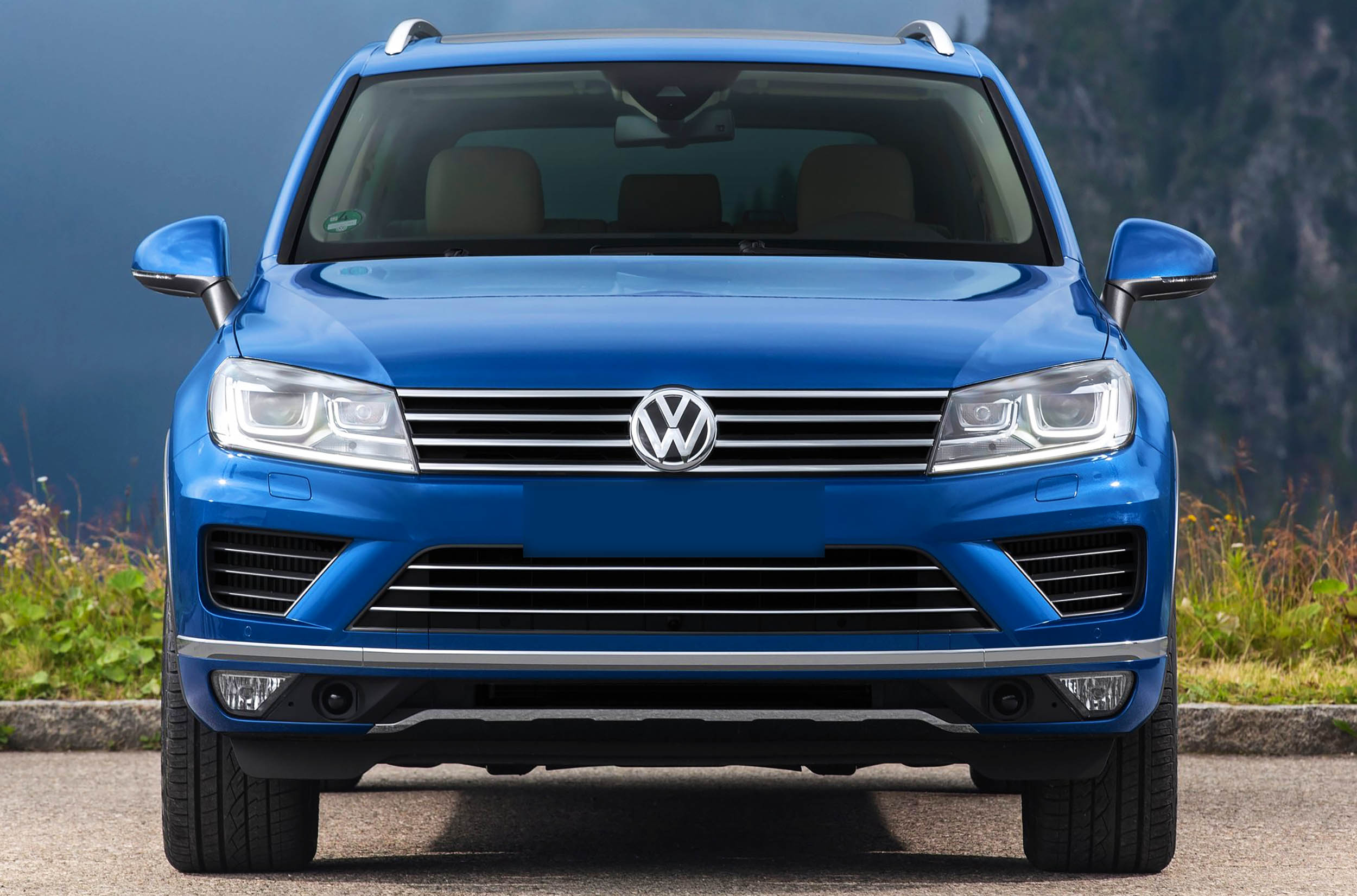 Alfa rent a car Cluj Volkswagen VW Touareg 2017 Exterior Front Design