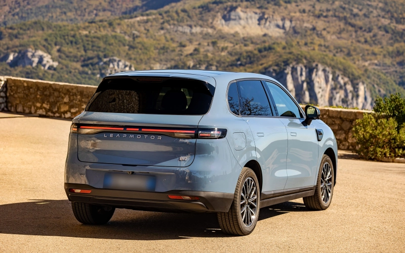 Leapmotor lansează în România versiunea B10 Hybrid EV: Autonomie de 900 km și preț sub 30.000 de euro