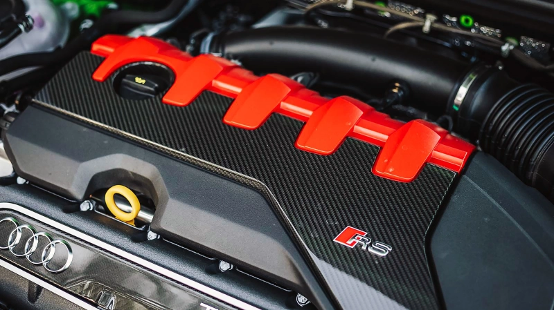 Audi pariază pe hibridizare pentru a menține motorul cu 5 cilindri în Europa