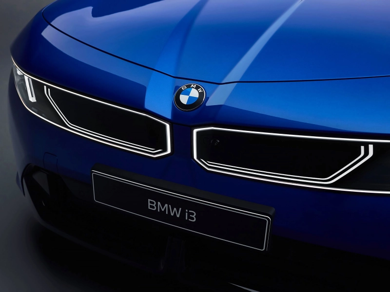 BMW a produs 2 milioane de mașini electrice: modelul i5 M60 marchează acest prag