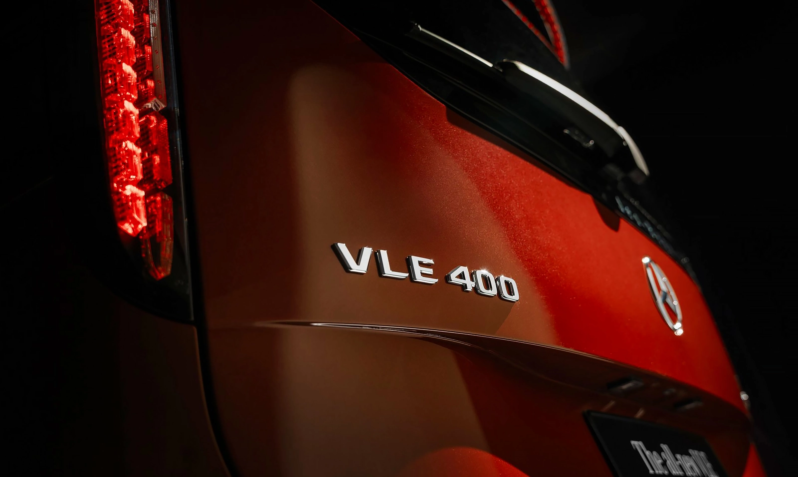 Mercedes-Benz lansează noua versiune de top VLE 400 4Matic cu 421 de cai putere, tracțiune integrală și autonomie de până la 642 km