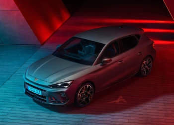 Seat unveiled the new Leon 2025 model