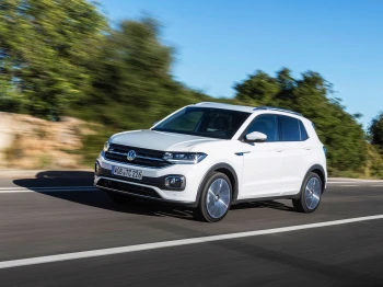 Pornește în vacanță cu VW T-Cross 2022: un SUV modern și eficient, disponibil la Alfa închirieri auto Cluj