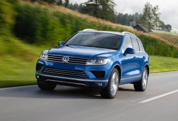 Confort și putere la drum: închiriază un VW Touareg la Cluj