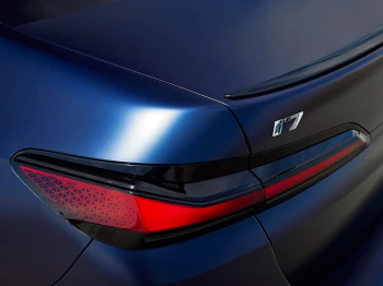 BMW și Rimac: alianța creată pentru a dezvolta bateriile pentru noul model i7 facelift 2027