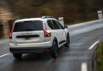 Piața auto din România în aprilie 2026: Creștere ușoară de 2% a vânzărilor de mașini noi