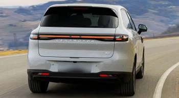 Leapmotor lansează în România noul SUV B10 Hybrid EV. Autonomie de 900 km și preț de pornire de la 25.990 Euro
