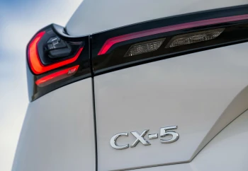 Mazda introduce asistentul Google Gemini pe noul SUV CX-5, actualizare gratuită și tehnologie avansată la bord